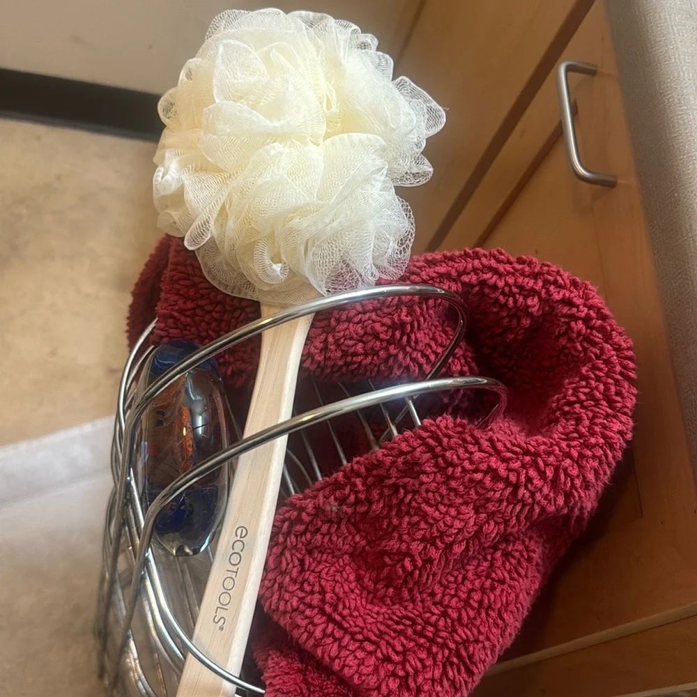 NWT Ecotools luffa extended on(of course) a waterproof wood handle. Eco friendly
